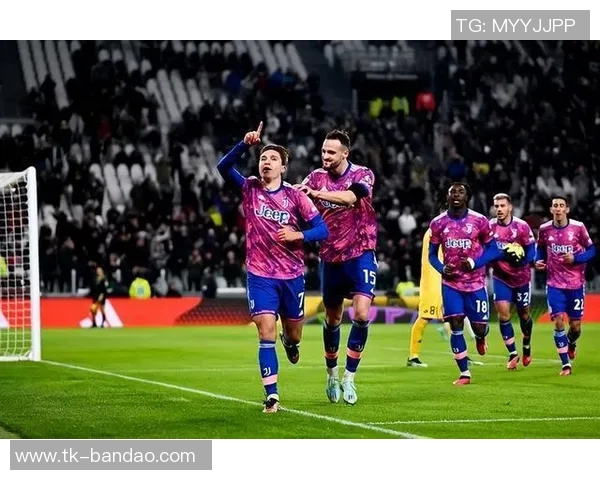 苏莱禁区前精彩兜射破门助罗马首开纪录1-0领先对手 苏莱禁区前精彩兜射破门助罗马首开纪录1-0领先对手