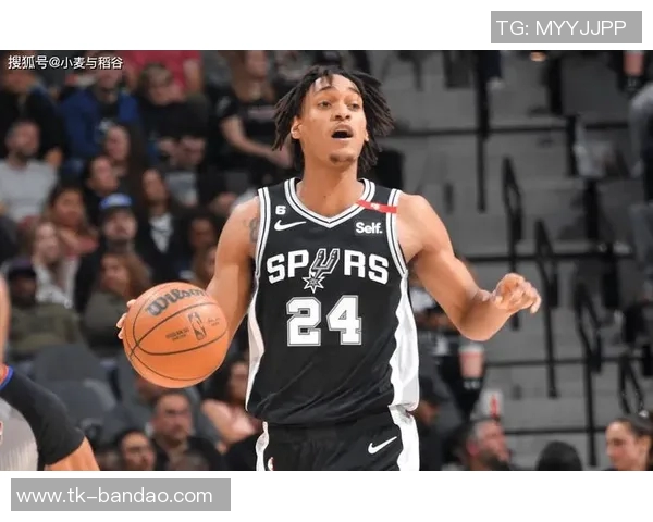 瓦塞尔表现出色8投4中贡献10分3篮板4助攻正负值高达25全场最佳